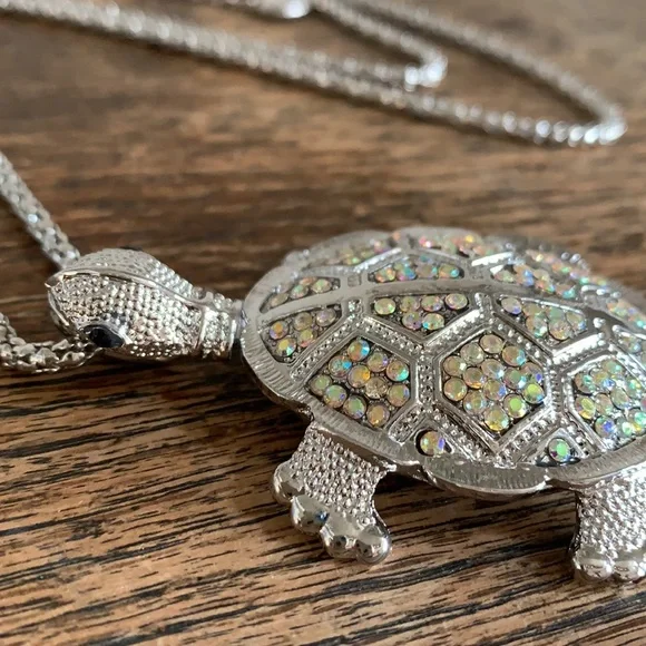 Crystal turtle necklace - Picture 2 of 3